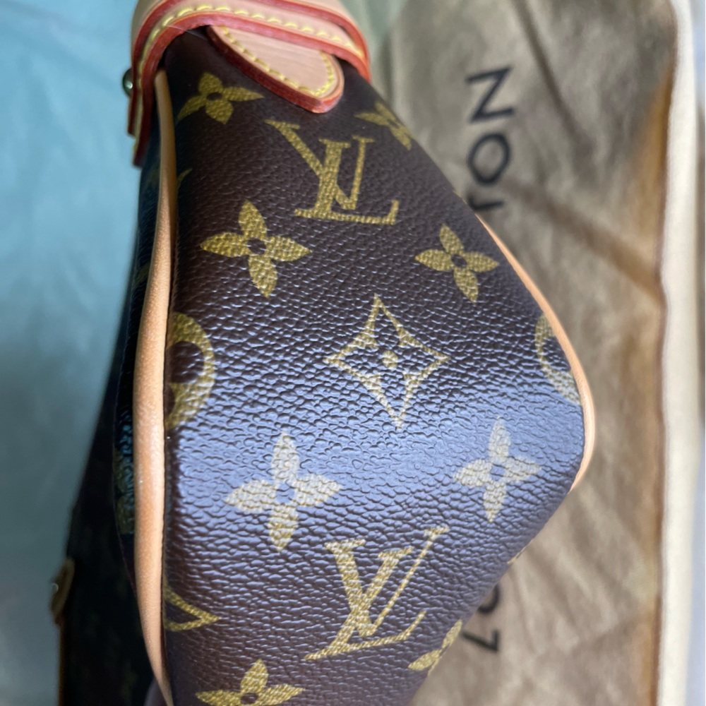 Louis Vuitton Monogram Hudson Bag 🤎 - Picture 5 of 13